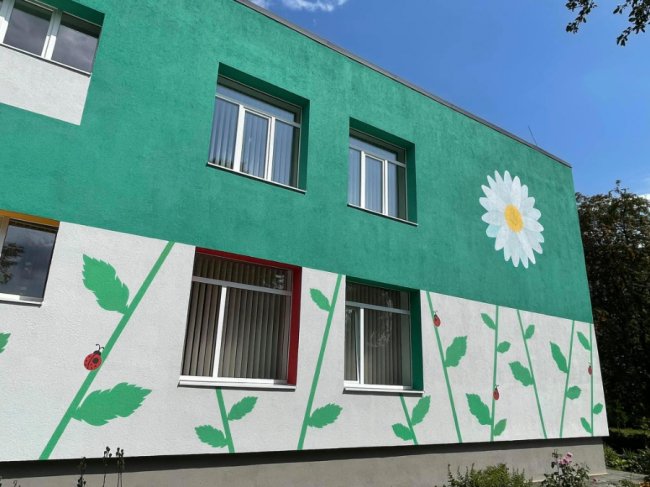 Показали, який вигляд має луцький дитсадочок після ремонту фасаду. ФОТО