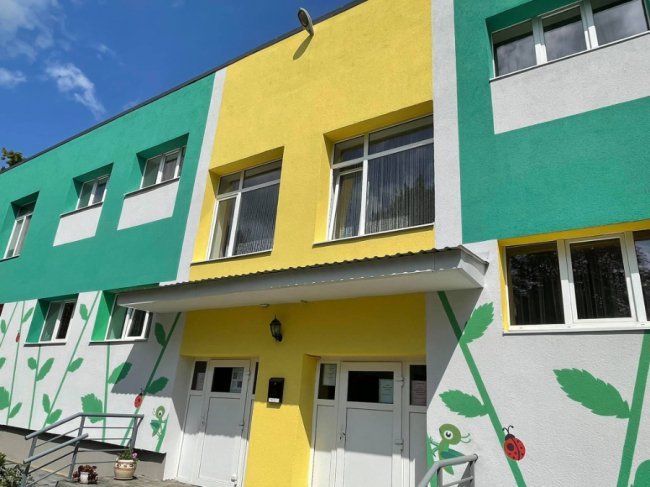 Показали, який вигляд має луцький дитсадочок після ремонту фасаду. ФОТО