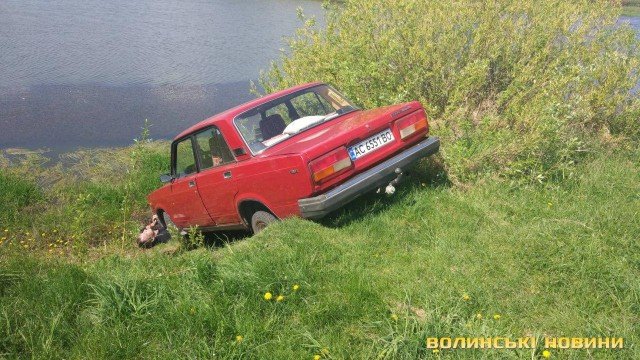 Трагедія на Волині: авто роздавило чоловіка. ФОТО 18+