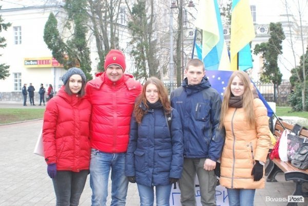 У Луцьку розпочався Євромайдан. ФОТО. ВІДЕО