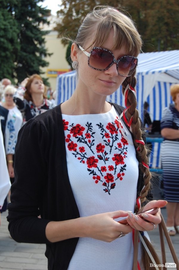 Акція «Українська вишиванка» у Луцьку. ФОТО