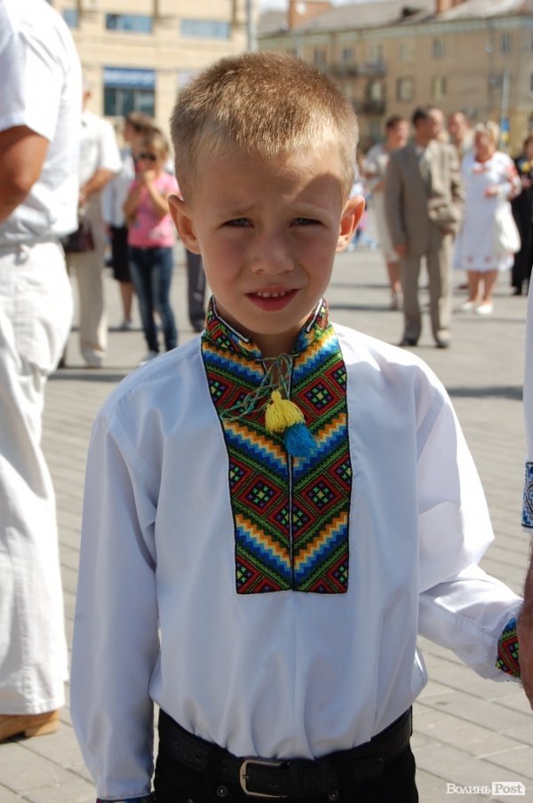 Акція «Українська вишиванка» у Луцьку. ФОТО