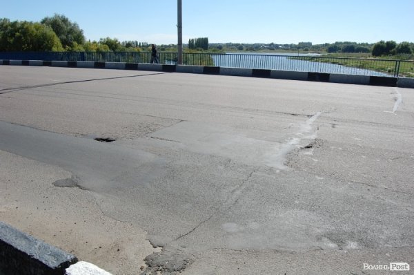 Луцькі «мости на мільйон» сипляться. ФОТО