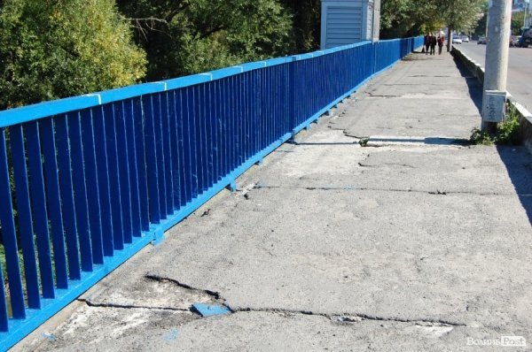 Луцькі «мости на мільйон» сипляться. ФОТО