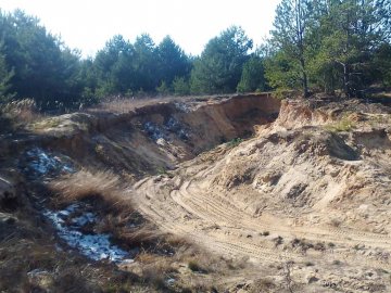На Волині затримали вантажівку із незаконно видобутим піском