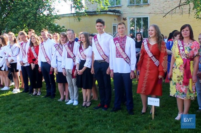 Останній дзвоник у Володимирі. ФОТО