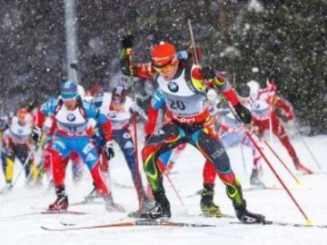 Українські біатлоністи відмовилися слухати гімн Росії