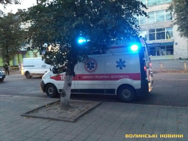 У центрі Луцька збили людину. ФОТО