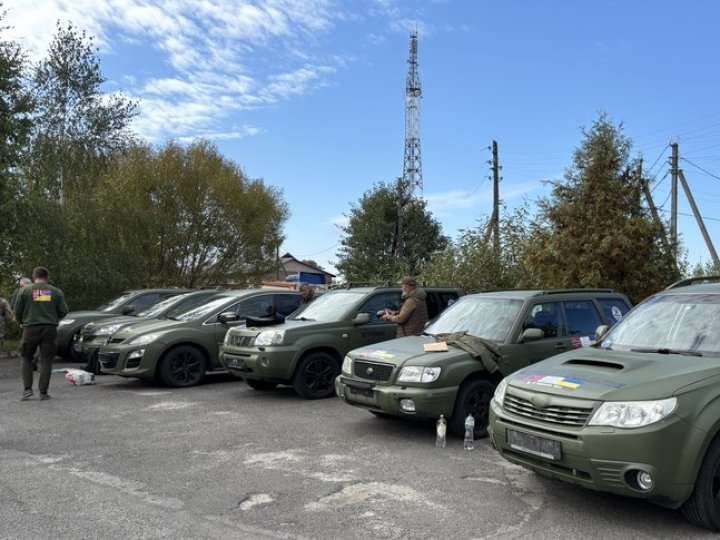 На Волині волонтери з Норвегії передали 9 авто для ЗСУ