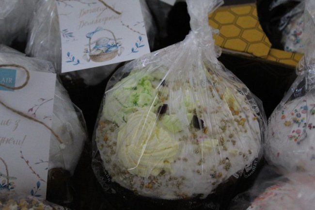 Військовим волинської бригади передали на Схід великодні паски. ФОТО