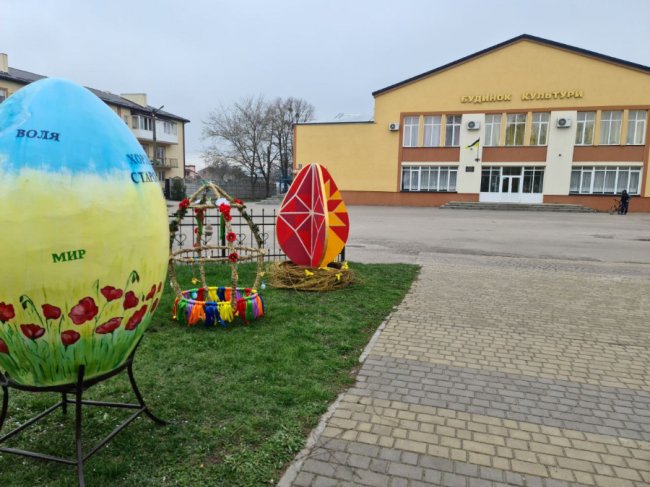 У селі під Луцьком створили пасхально-патріотичну фотозону 