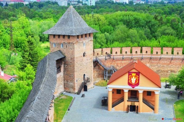 Луцьк з В'їзної вежі замку. ФОТО
