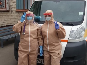 Українки надіслали з Італії гроші на захисні костюми волинським медикам. ФОТО