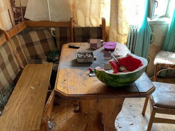 Антисанітарія, бруд та чужі люди: у Тернополі горе-батько морив голодом сина із вадами слуху