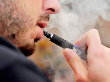 У Павлограді у хлопця в руках вибухнула електронна сигарета