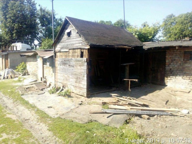 До чого вдаються лучани, аби їхні сараї не знесли муніципали. ФОТО