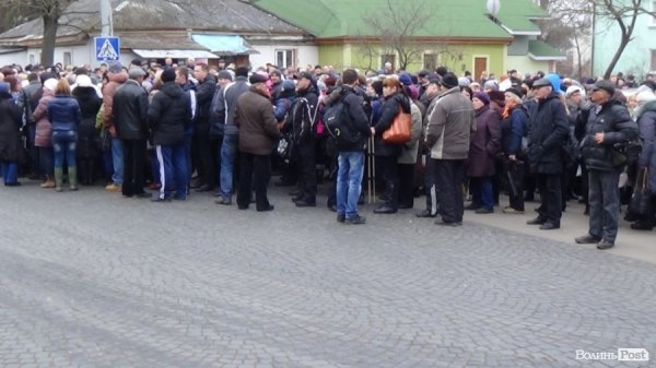 Мітинг у  Луцьку: «базарники» вимагають продовження оренди землі на 5 років. ФОТО