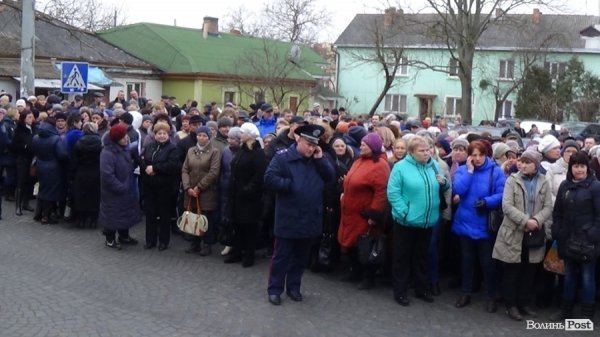 Мітинг у  Луцьку: «базарники» вимагають продовження оренди землі на 5 років. ФОТО