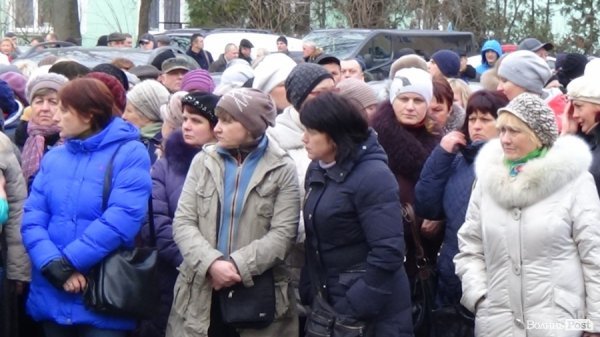 Мітинг у  Луцьку: «базарники» вимагають продовження оренди землі на 5 років. ФОТО