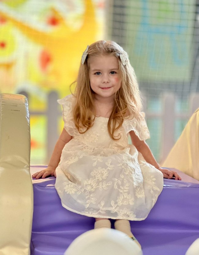 Лікарі врятували 3-річну лучанку, яка понад місяць не могла дихати