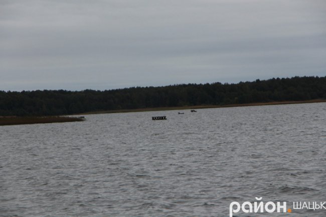 Холодний та грізний Люцимер: фото волинського озера