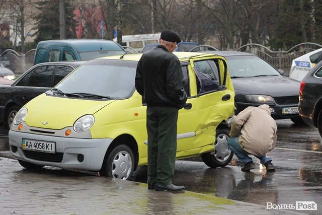 Поліція повідомила деталі подвійної аварії у Луцьку