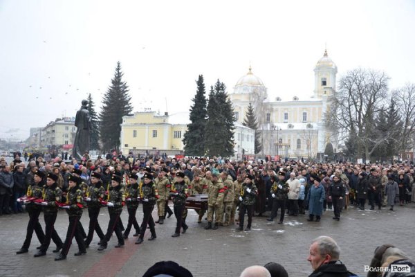 Луцьк прощається із Миколою Романюком. ФОТО