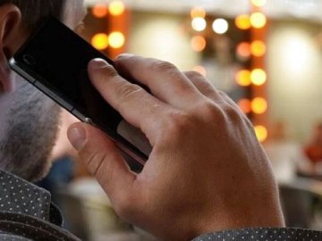 Донька «побила» жінку: шахрай «розвів» на гроші пенсіонерку з Волині