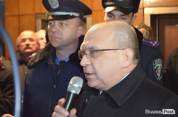 Штовханина, погрози та провокації: активісти «Самооборони» та «Автомайдану» з'ясовували стосунки. ФОТО