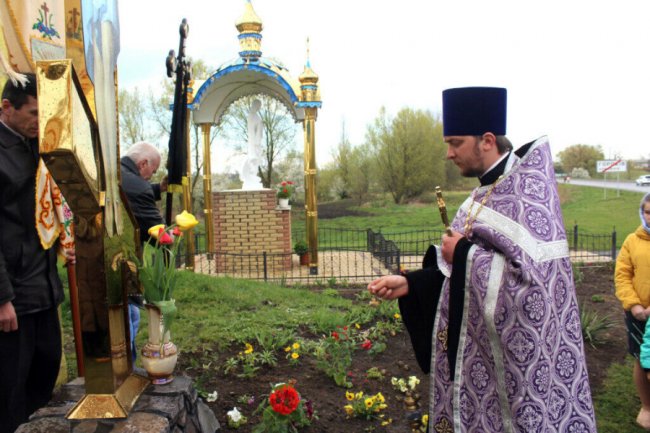 При в'їзді в Горохів прихильники Московського патріархату освятили придорожній хрест