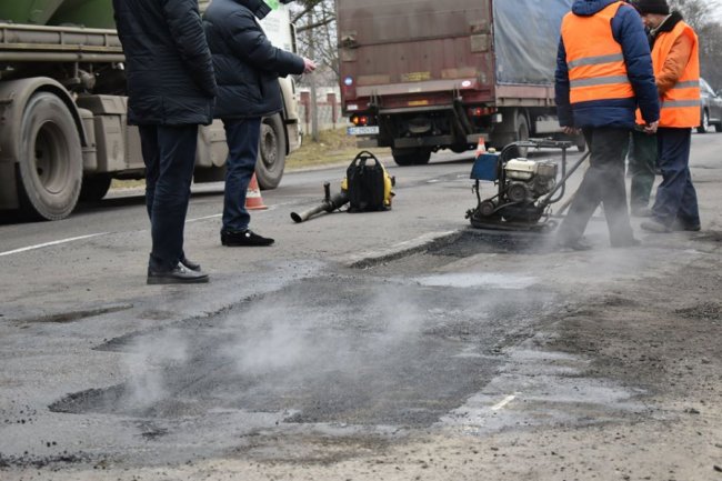 На Волині тестують нове обладнання для ремонту доріг. ФОТО