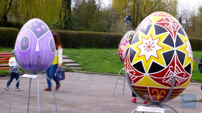 У Володимирі до Великодня відкрили алею писанок. ФОТО