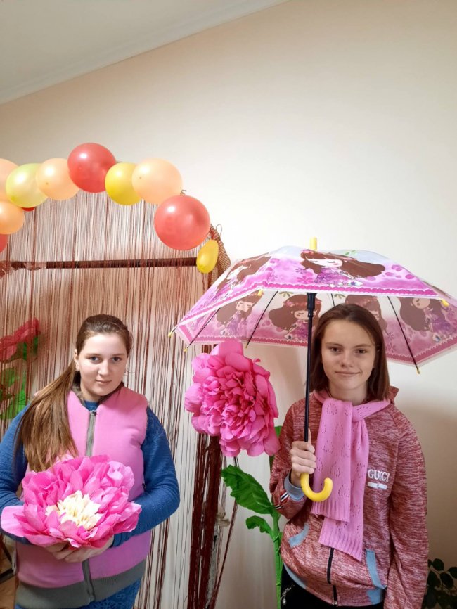 Кольоровий флешмоб: у волинській школі відзначили тиждень толерантності. ФОТО