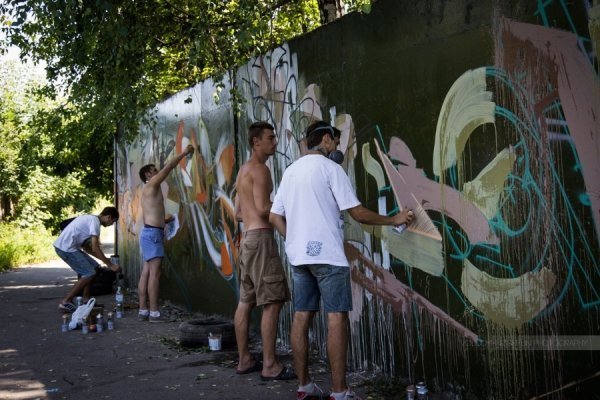 Як графітчики розмалювали 72-метрову стіну в Луцьку. ФОТО