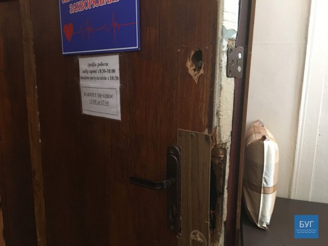 У місті на Волині невідомі влаштували погром у поліклініці. ФОТО