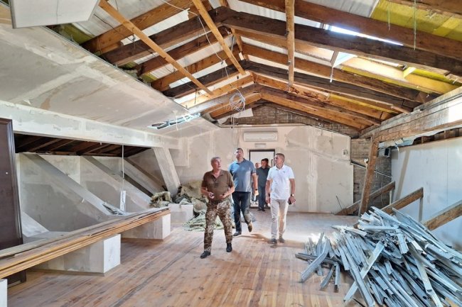 Показали, як у військовому ліцеї в Луцьку ліквідовують наслідки російського обстрілу