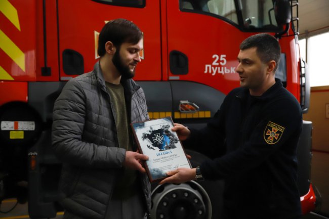Врятував сусіда з пожежі: нагородили мужнього лучанина
