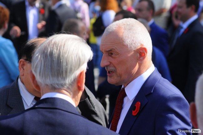 З маками і трояндами: у Луцьку відзначили річницю перемоги над нацизмом. ФОТО