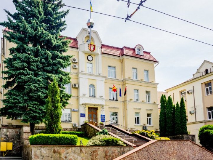 Дострокове припинення повноважень: Луцька міськрада розгляне відставку мера та секретаря 