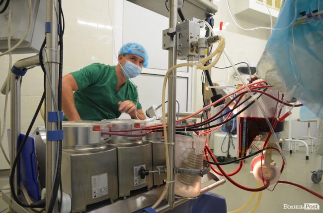 Другий шанс на життя: як у Луцьку оперують на відкритому серці. ФОТО 18+