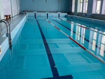 У місті на Волині відкрили басейн, дітям громади – безкоштовно 