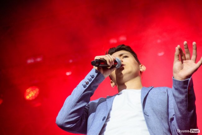 У Луцьку Дзідзьо запросив на сцену волинянина із «Голосу країни. Діти»