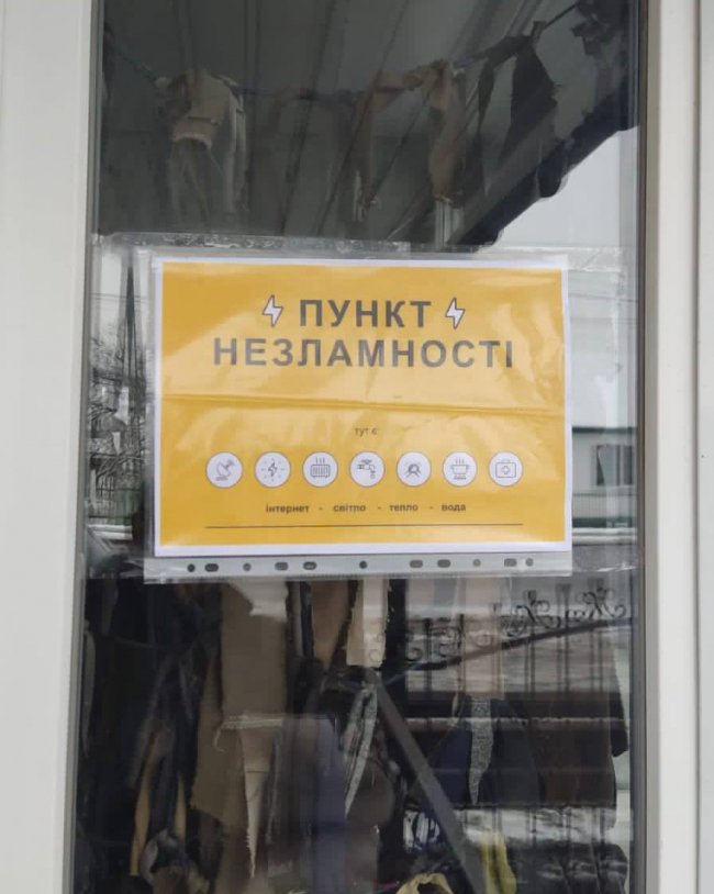 Люди приходять навчатися та навіть складати іспити: як працюють поліцейські «пункти незламності» на Волині