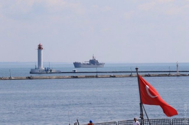 У порт Одеси вперше за кілька років зайшов підводний човен