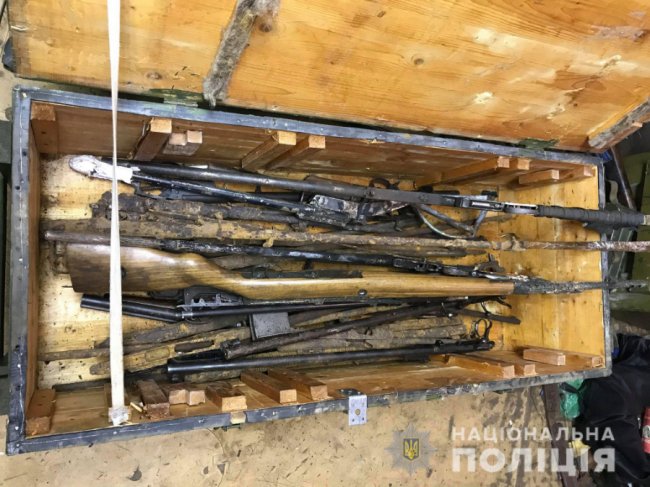 Рушниці, пістолети, набої: на Волині поліцейські знищили зброю. ФОТО