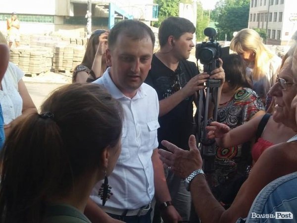 Дерева на центральній  вулиці Луцька не зрізатимуть. ФОТО. ВІДЕО