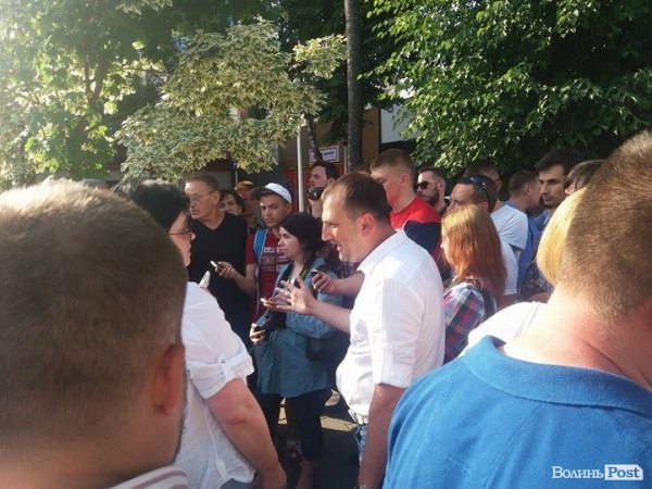 Дерева на центральній  вулиці Луцька не зрізатимуть. ФОТО. ВІДЕО