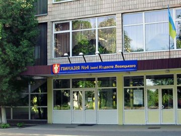 У луцькій гімназії на місці гардеробної зробили учительську