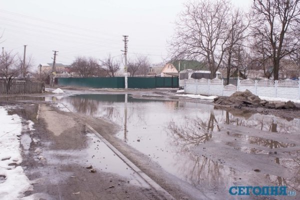 У Києві ями на дорогах сягають півметра. ФОТО. ВІДЕО