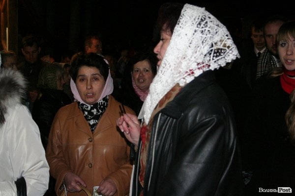Пасхальна ніч у Луцьку: як святили паски у Покровській церкві. ФОТО